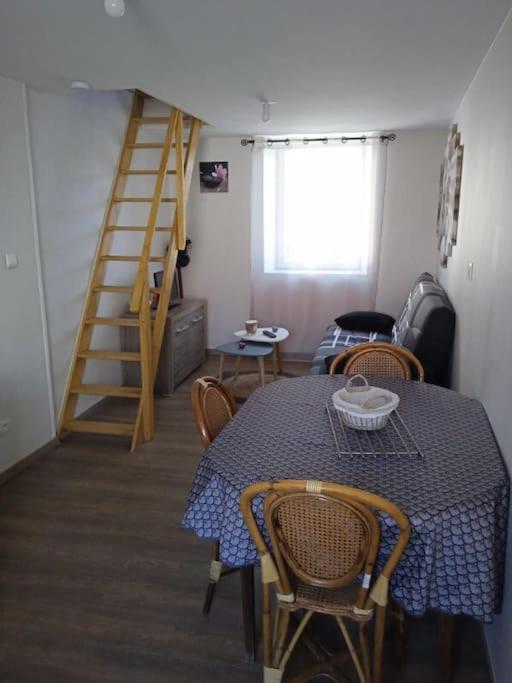 Maison Pour 2 A 4 Personnes Brassac-les-Mines Extérieur photo